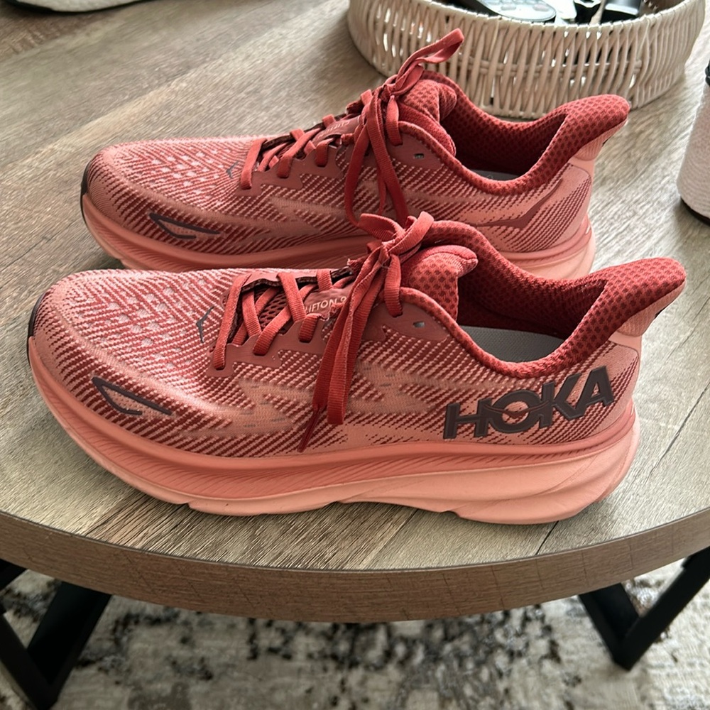 Women’s Hoka Clifton 9: Size 9.5, Pink/rust color like new